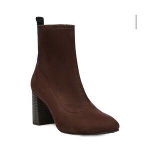 NWOB Donald Pliner Cattie Stretch Suede Dark Brown Bootie Size 12